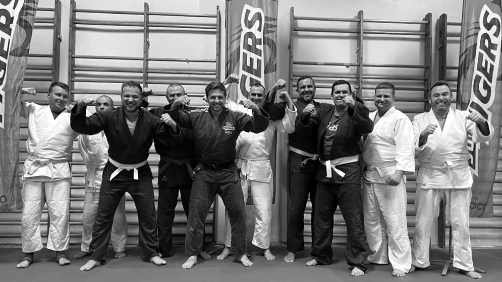 Dorośli judocy z grupy masters na treningu judo dla dorosłych w Oleśnicy (Judo Tigers)