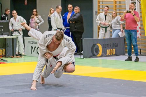 Judo dla dorosłych (judo weteranów) i efektowny rzut na Mistrzostwach Regionu Zachodniego w judo w Oleśnicy (2022)