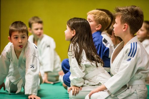 Dzieci wczesnoszkolne podczas treningu judo (KS Judo Tigers)