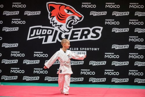 Młody judoka podczas treningu
